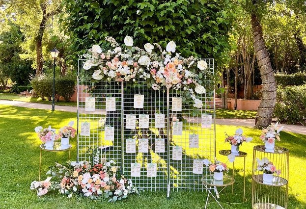 Composición floral de tela de gran formato para decoración de evento