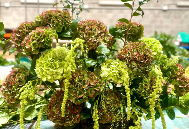 Escenografía floral de gran formato en un evento privado
